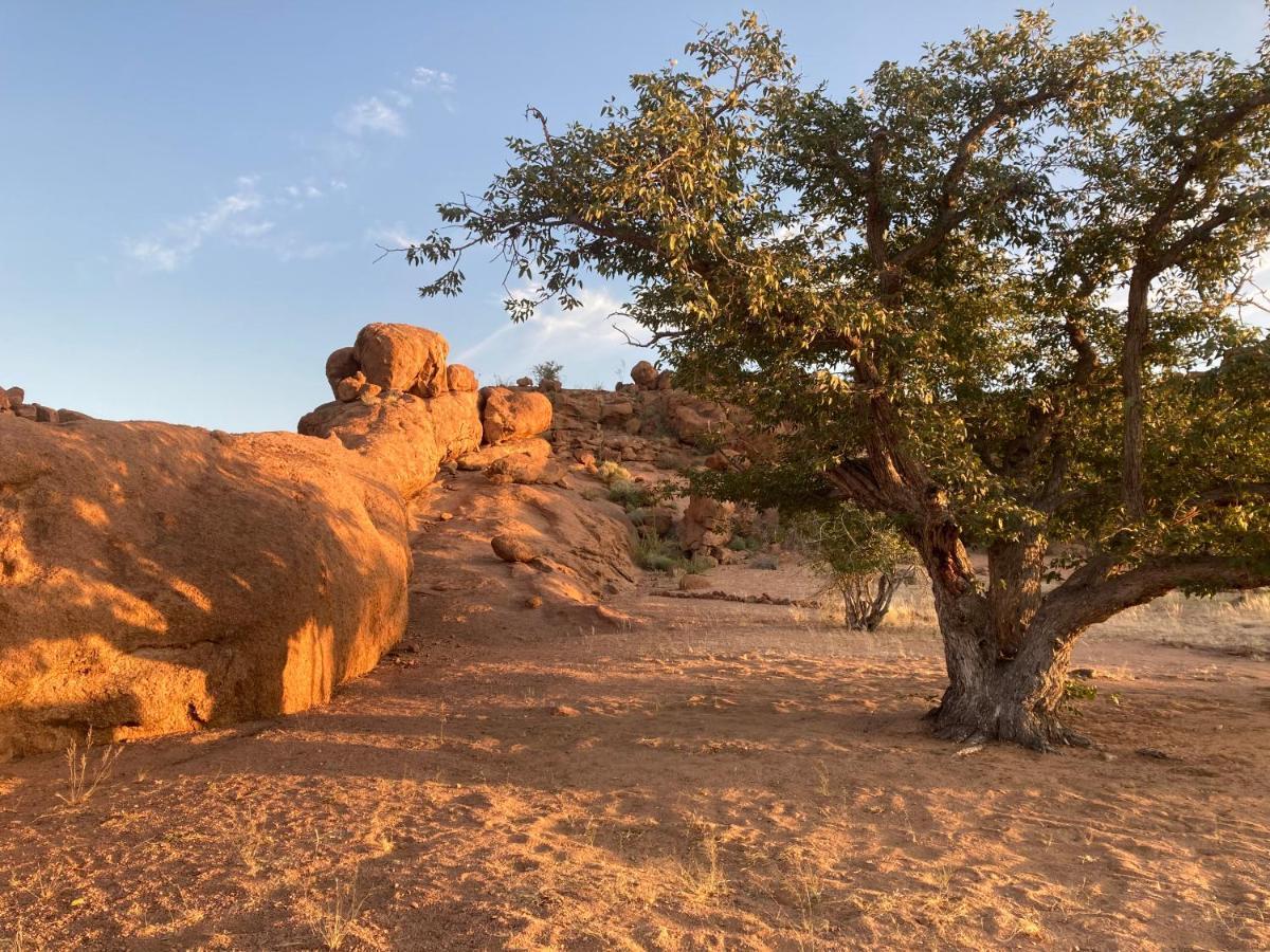 Ozohere Campsite And Himba Village Uis Exterior photo