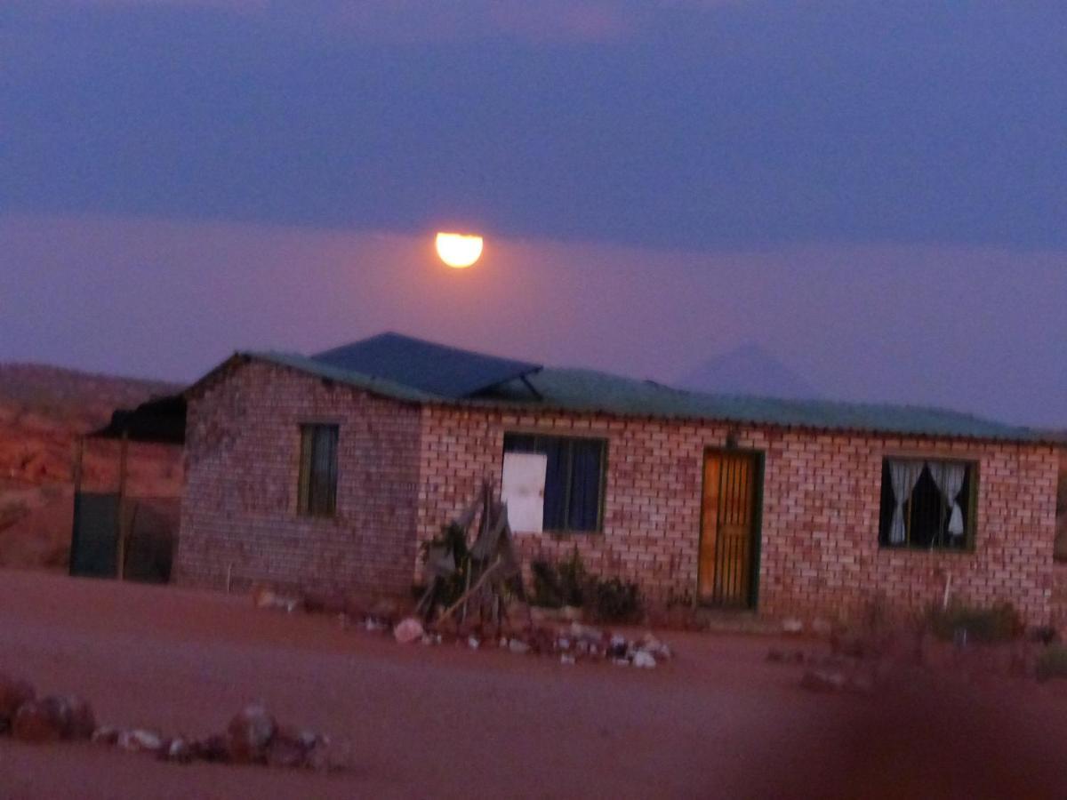 Ozohere Campsite And Himba Village Uis Exterior photo
